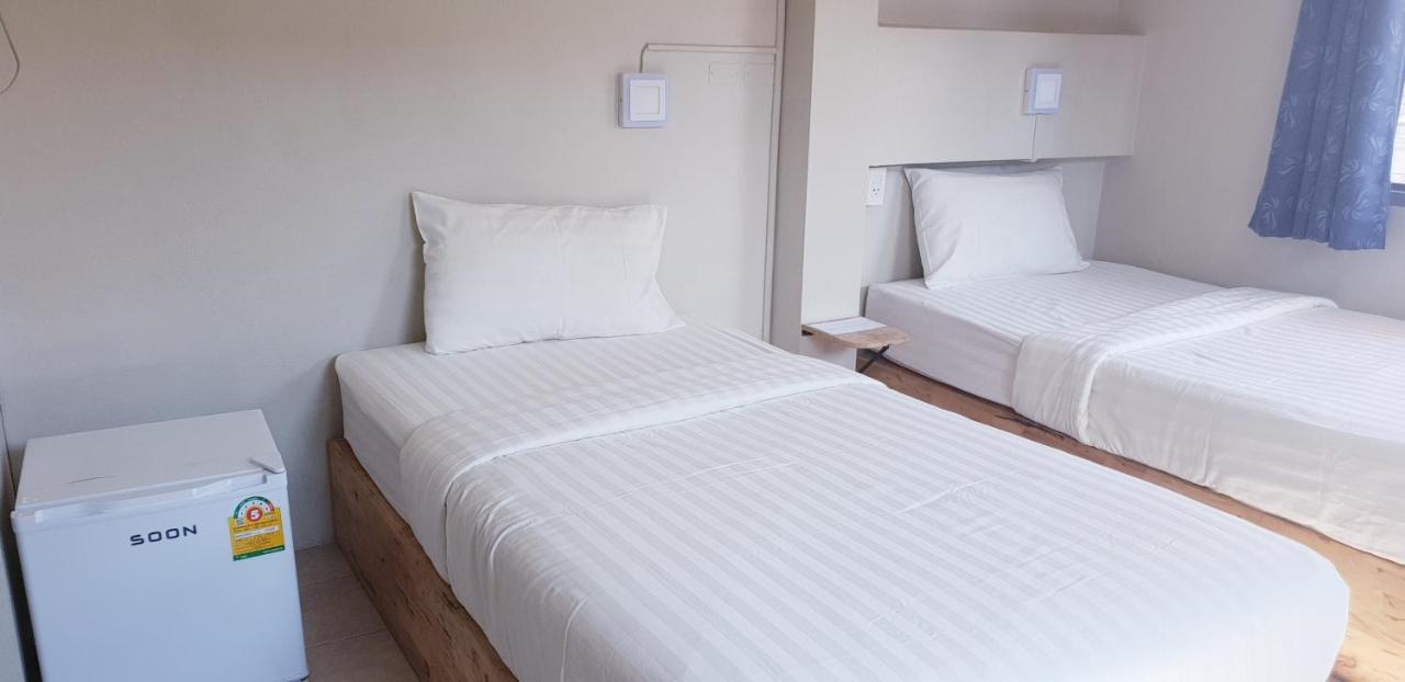 Thapae Gate Hostel *